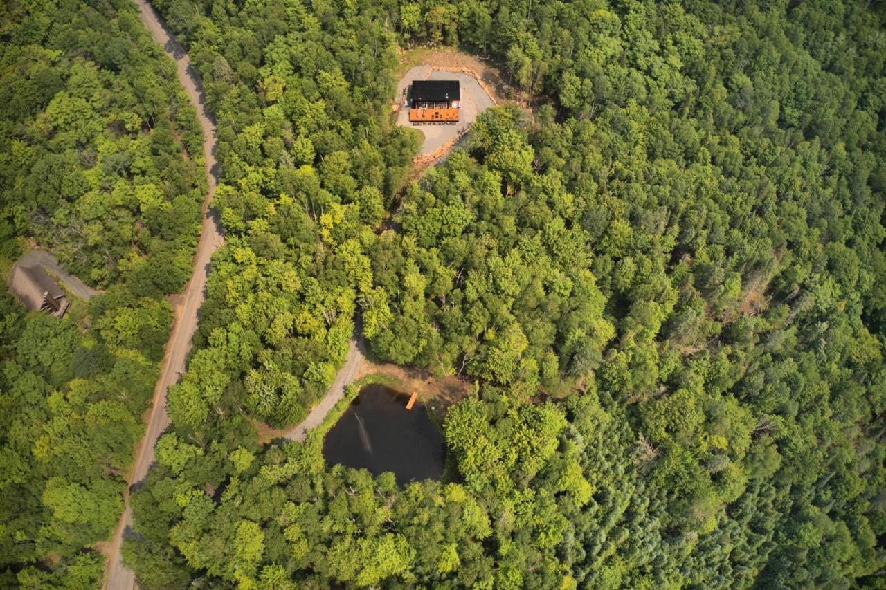 Kallm-Mont-Tremblant Chalet With Hot Tub, Pond & Beach On Private 7Acre Estate Lac Superieur Exterior photo
